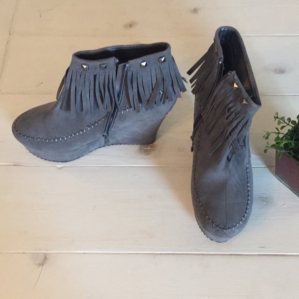Faux suede grey zip ankle bootie